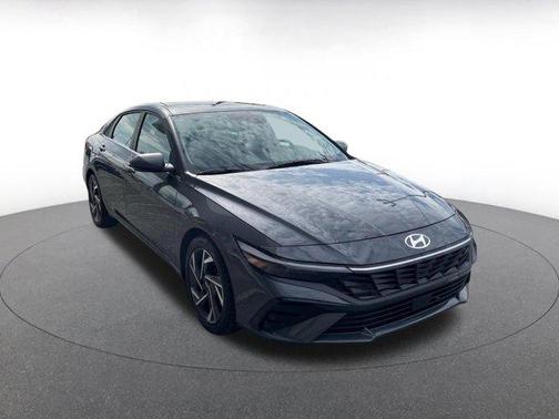 2025 Hyundai ELANTRA SEL