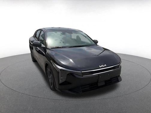 Aurora Black Pearl 2025 Kia K4 LXS