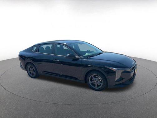 Aurora Black Pearl 2025 Kia K4 LXS