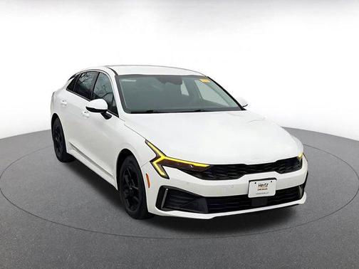 Snow White Pearl 2025 Kia K5 LXS