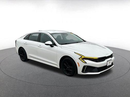 Snow White Pearl 2025 Kia K5 LXS