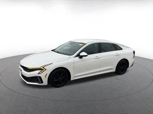 Snow White Pearl 2025 Kia K5 LXS