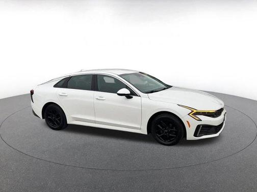 Snow White Pearl 2025 Kia K5 LXS