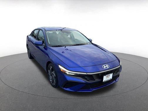 2025 Hyundai ELANTRA SEL