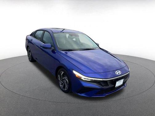 2025 Hyundai ELANTRA SEL