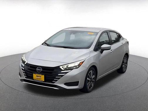 Brilliant Silver Metallic 2025 Nissan Versa 1.6 SV