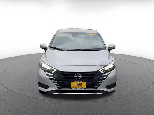 Brilliant Silver Metallic 2025 Nissan Versa 1.6 SV