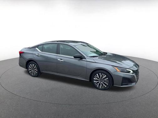 Gun Metallic 2025 Nissan Altima SV FWD
