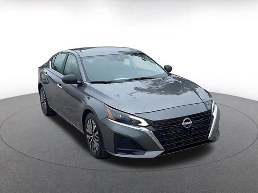 Gun Metallic 2025 Nissan Altima SV FWD