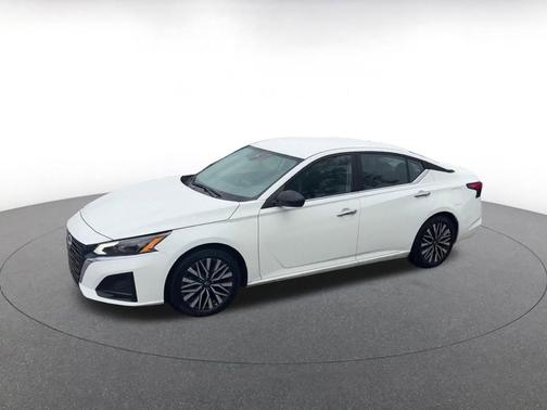 Glacier White 2025 Nissan Altima SV FWD