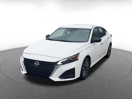 Glacier White 2025 Nissan Altima SV FWD