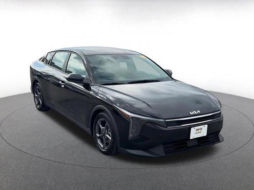 Aurora Black Pearl 2025 Kia K4 LXS