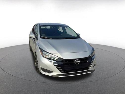 Brilliant Silver Metallic 2025 Nissan Versa 1.6 SV