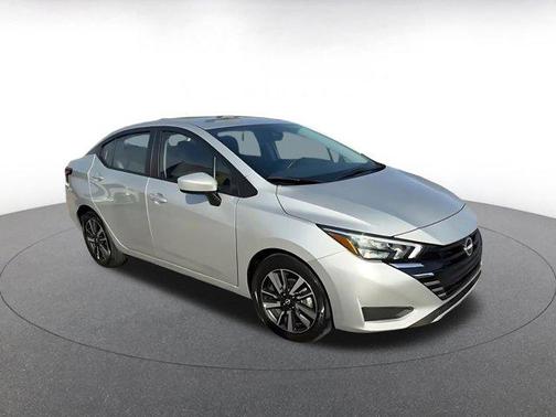 Brilliant Silver Metallic 2025 Nissan Versa 1.6 SV