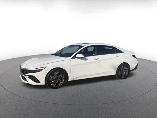 2025 Hyundai ELANTRA SEL