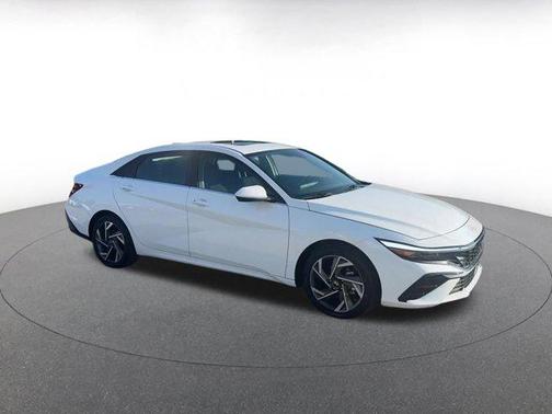 2025 Hyundai ELANTRA SEL