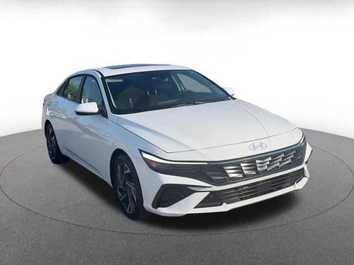 2025 Hyundai ELANTRA SEL