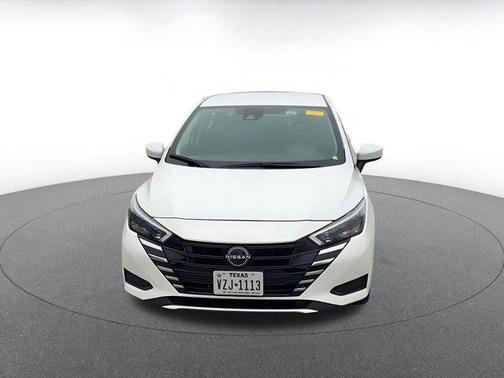 Aspen White Tricoat 2025 Nissan Versa 1.6 SV