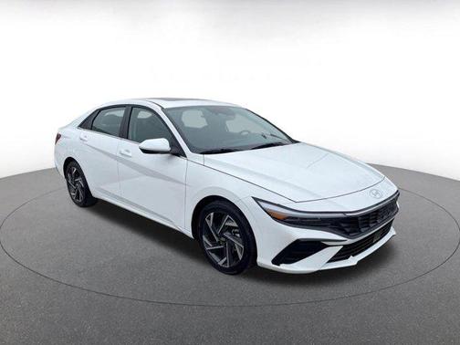 2025 Hyundai ELANTRA SEL