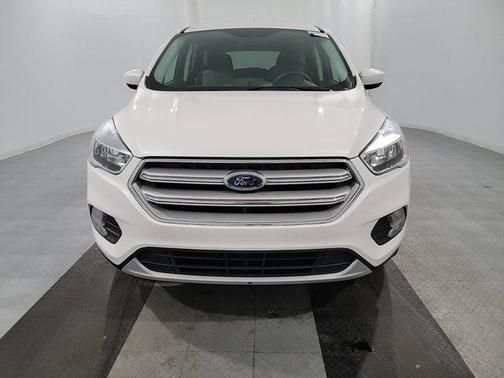 Photo 3 of 35 of 2019 Ford Escape SE