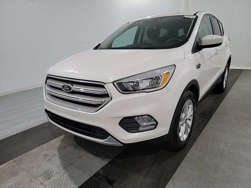 Photo 5 of 35 of 2019 Ford Escape SE
