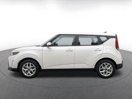 Snow White Pearl 2025 Kia Soul LX