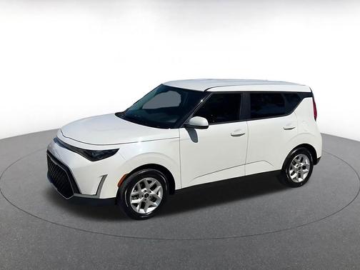 Snow White Pearl 2025 Kia Soul LX