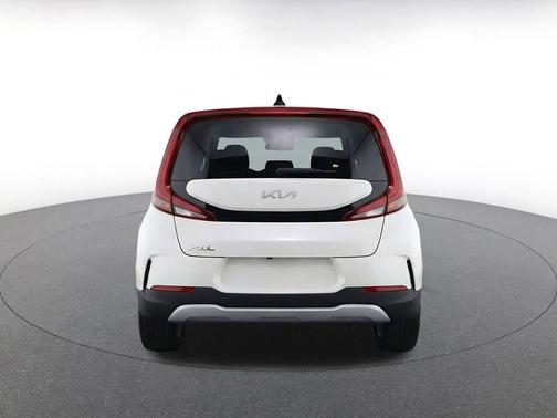 Snow White Pearl 2025 Kia Soul LX