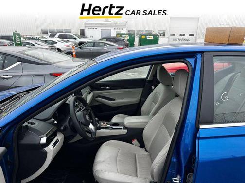 2025 Nissan Altima SV FWD