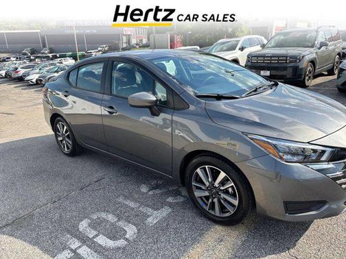 Gun Metallic 2025 Nissan Versa 1.6 SV
