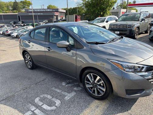 Gun Metallic 2025 Nissan Versa 1.6 SV