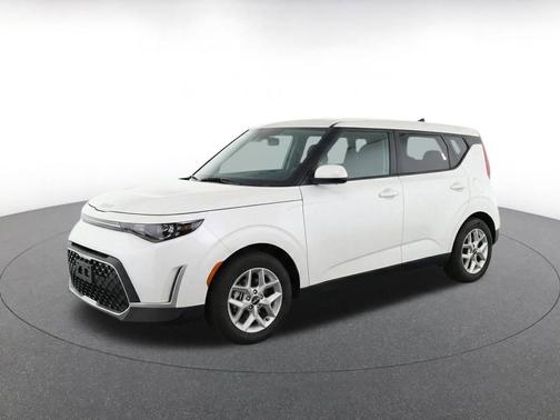 Snow White Pearl 2025 Kia Soul LX