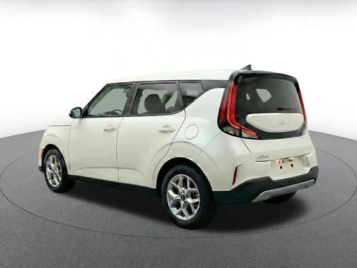 Snow White Pearl 2025 Kia Soul LX