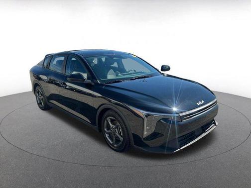 Aurora Black Pearl 2025 Kia K4 LXS