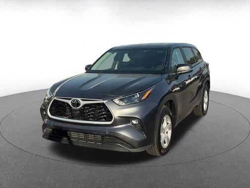 Magnetic Gray Metallic 2025 Toyota Highlander LE