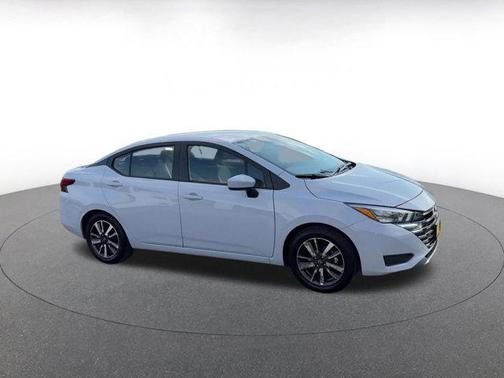 Gray Sky Pearl 2025 Nissan Versa 1.6 SV