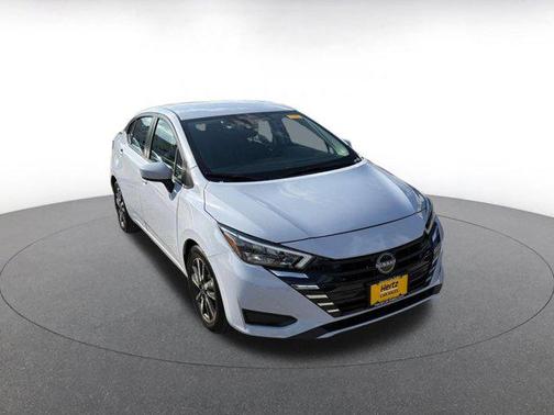 Gray Sky Pearl 2025 Nissan Versa 1.6 SV