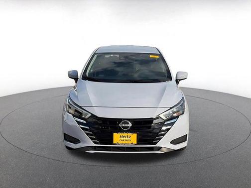 Gray Sky Pearl 2025 Nissan Versa 1.6 SV