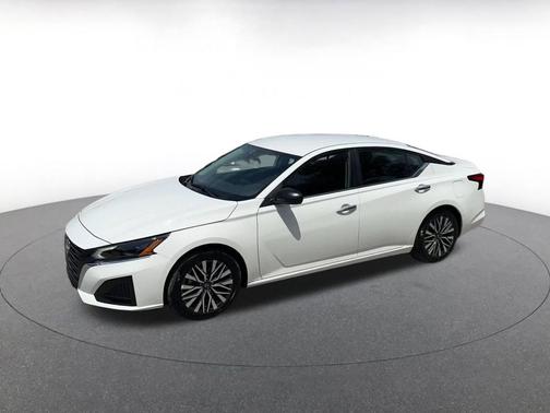 Glacier White 2025 Nissan Altima SV FWD