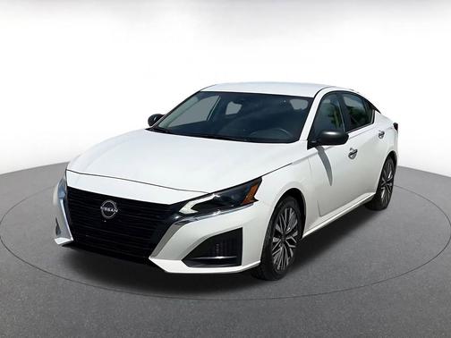 Glacier White 2025 Nissan Altima SV FWD