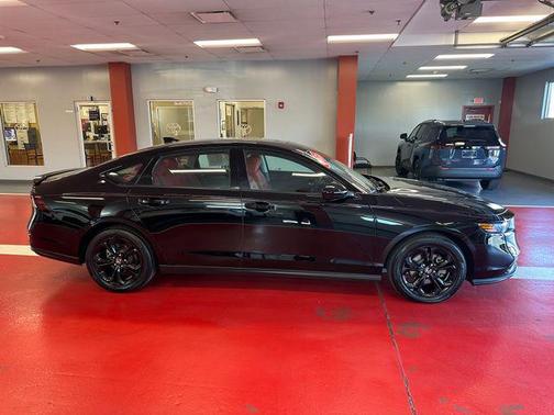 Crystal Black Pearl 2025 Honda Accord SE