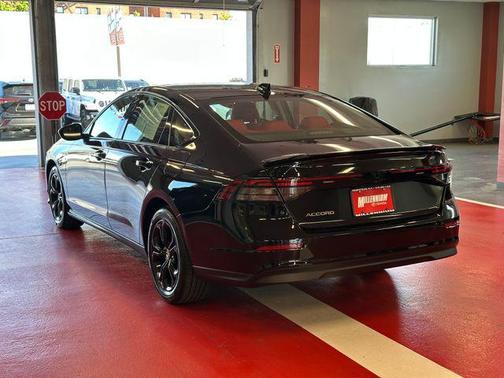 Crystal Black Pearl 2025 Honda Accord SE