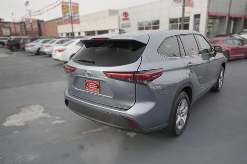 2022 Toyota Highlander LE