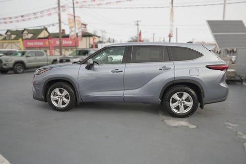 2022 Toyota Highlander LE