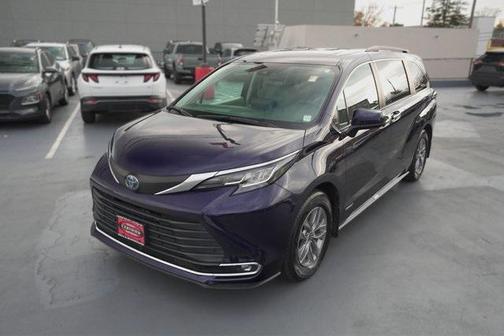 2021 Toyota Sienna XLE 7 Passenger