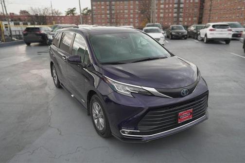 2021 Toyota Sienna XLE 7 Passenger