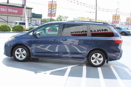 2020 Toyota Sienna LE