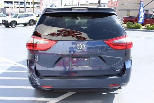 2020 Toyota Sienna LE