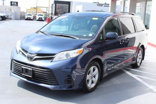 2020 Toyota Sienna LE