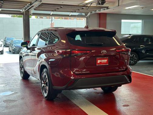 Ruby Flare Pearl 2023 Toyota Highlander XLE